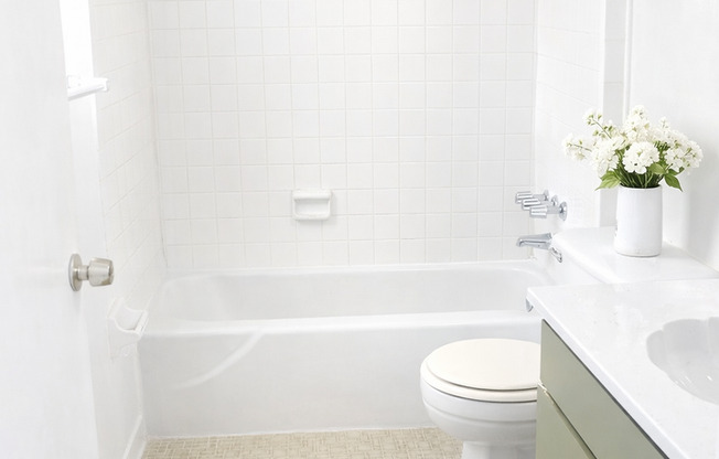 2 beds, 2 baths, $1,250, Unit 1650 S Palmetto Ave Unit 104