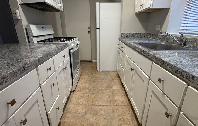 2 beds, 1 bath, 908 sqft, $1,215, Unit AS A-Gdn