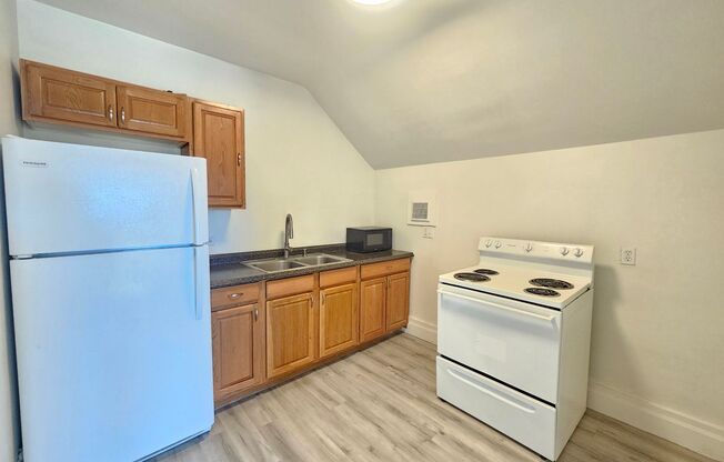 1 bed, 1 bath, $1,050, Unit Unit # 2