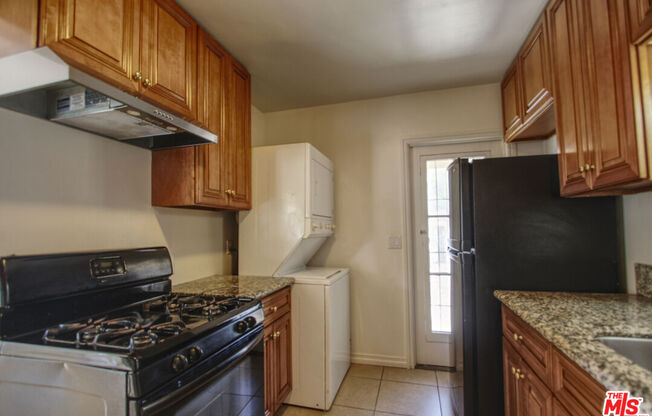 2 beds, 1 bath, 800 sqft, $2,695, Unit 1428 1/2