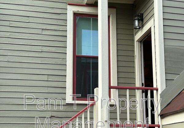 124 E HENRY ST