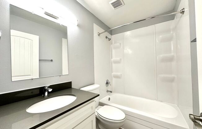 2 beds, 1 bath, 695 sqft, $1,515, Unit 26