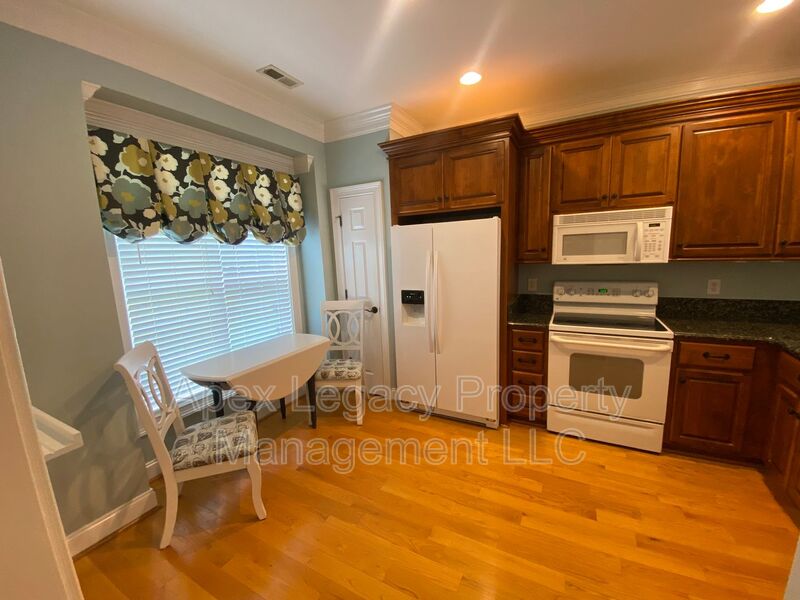 104 W SAVANNAH RDG RD