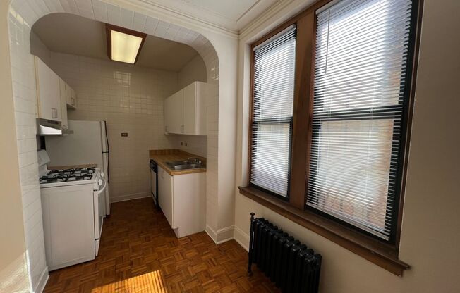 Studio, 1 bath, 425 sqft, $1,575, Unit 429-407