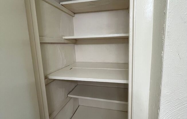 2 beds, 1 bath, 903 sqft, $1,170, Unit K-4