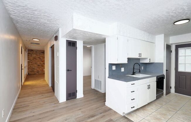 1 bed, 1 bath, 720 sqft, $1,095, Unit UNIT 12