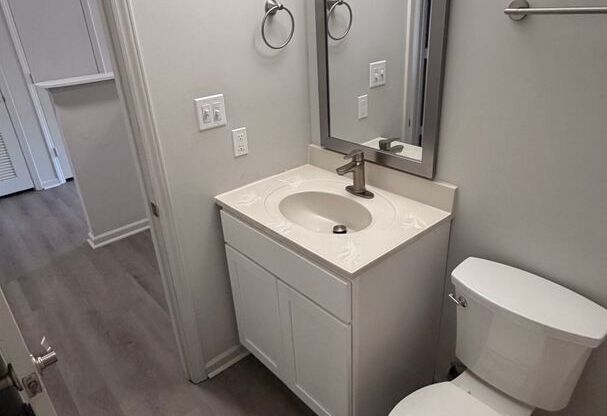 2 beds, 1 bath, 855 sqft, $1,049, Unit 3370-11