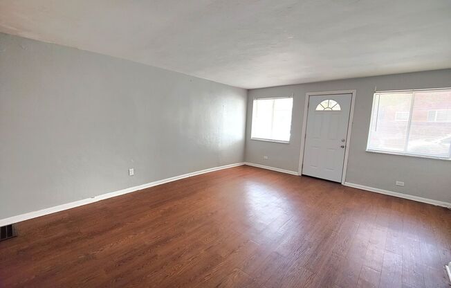 *Spacious & Updated 2BD/2BA Single Family Home Available in Mt Washington*
