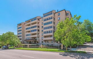 Amazing Views! Top floor condo near huge park!