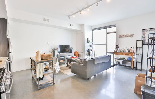 3 beds, 2 baths, 1,300 sqft, $3,995, Unit 408