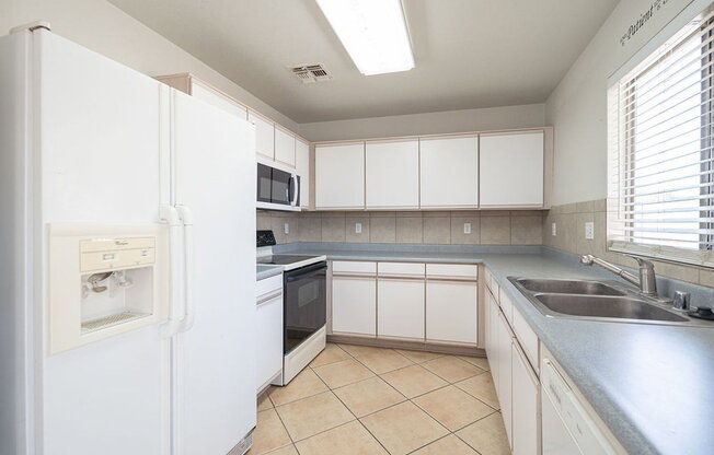 13628 W FARGO DR