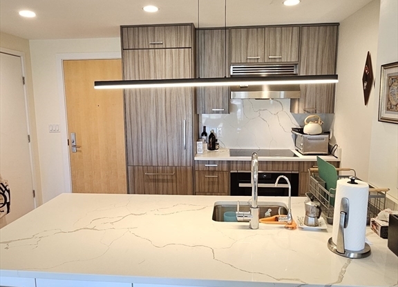 1 bed, 1 bath, 747 sqft, $3,450, Unit 707T