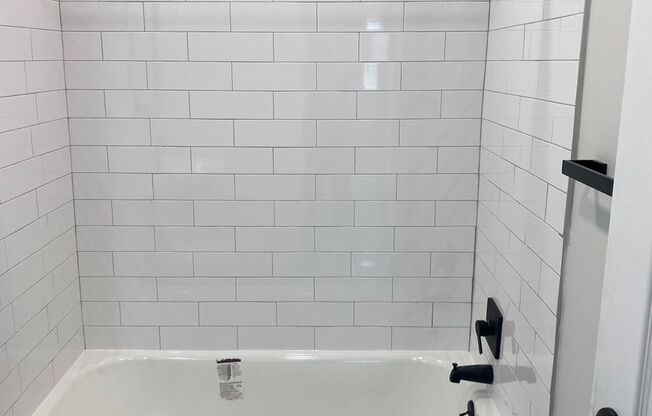 2 beds, 1 bath, 800 sqft, $1,700, Unit A - 26
