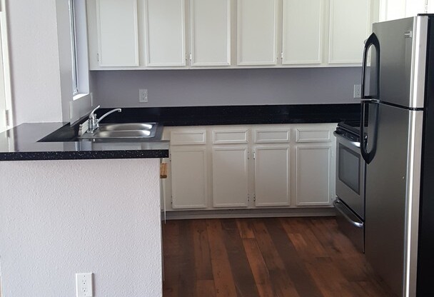 2 beds, 1 bath, 820 sqft, $2,195, Unit Unit #037