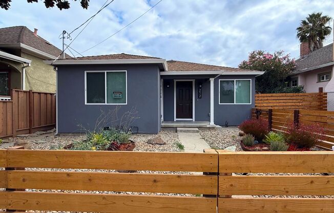 2BD/1BA - Fully Renovated Duplex Unit Near Japantown, In-Unit Laundry + AC