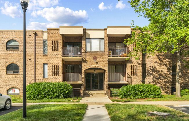 Ready now! Huge 1 bedroom condo in Annapolis!