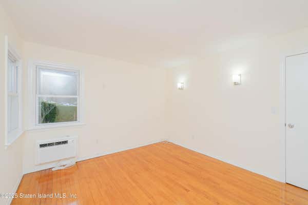 8 SUNNYSIDE TER