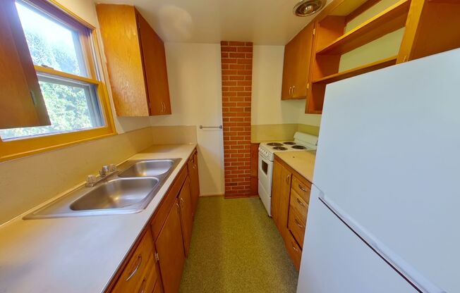 2 beds, 1 bath, $1,600, Unit D