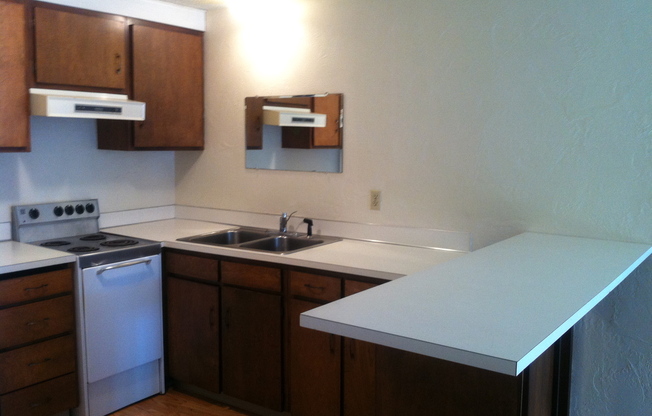 Studio, 1 bath, 500 sqft, $895, Unit 8