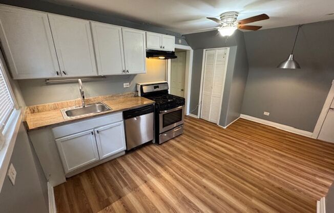 3452 W Irving Park