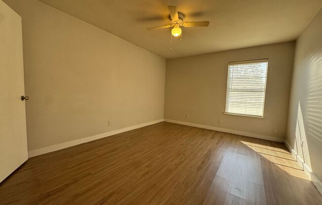 2 beds, 1 bath, 900 sqft, $1,499, Unit LAW9-101