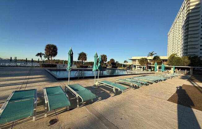 3 beds, 2.5 baths, $4,800, Unit APARTMENT 2106