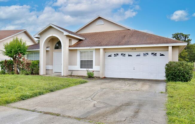 Stunning 3/2 Home with a Spacious 2 Car Garage in the sought-after Royal Manor Estates - Orlando!