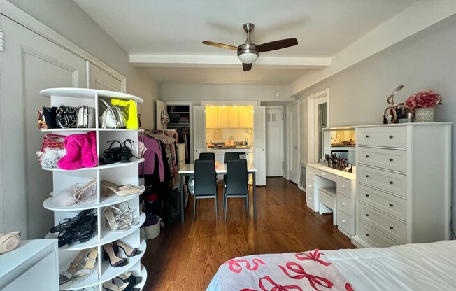 Studio, 1 bath, 300 sqft, $2,750, Unit 917