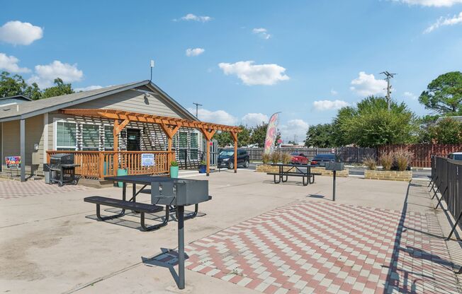 2 beds, 1 bath, 776 sqft, $1,325, Unit 231