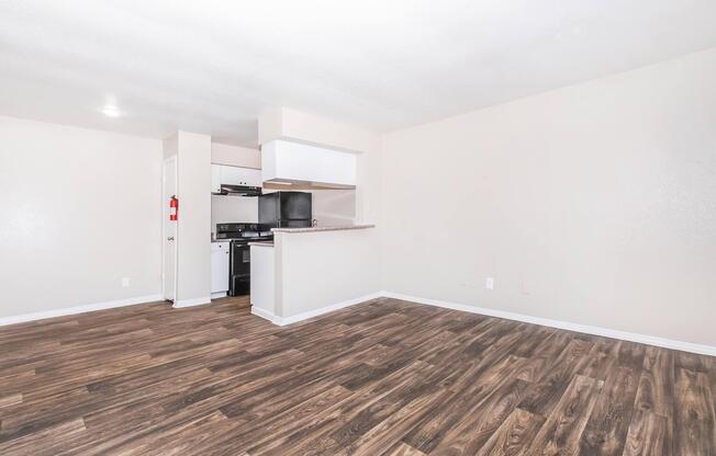 1 bed, 1 bath, 560 sqft, $895