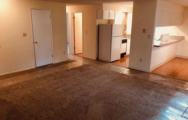 **MOVE IN SPECIAL** 1/2 OFF 1ST FULL MONTH'S RENT**Mission East Apts 2 br/1 bath ground floor + WD in unit