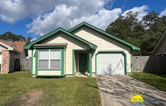 Adorable 3 Bedroom Home in Fort Walton Beach: Move-in Special!