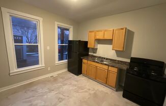 2 beds, 1 bath, $795, Unit 3433 West 50th Street Down Rear