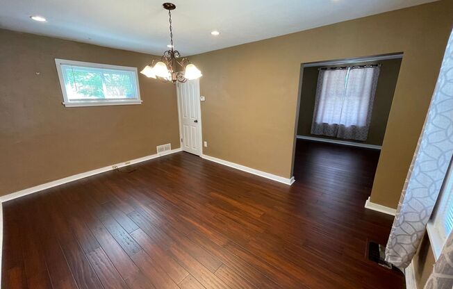 Charming 2BR Home with Large Yard & Porch in Mount Washington