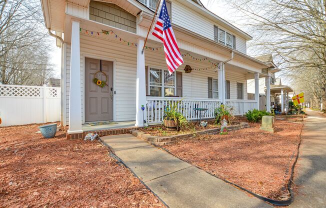 Charming Townhome in Great Huntersville Location!