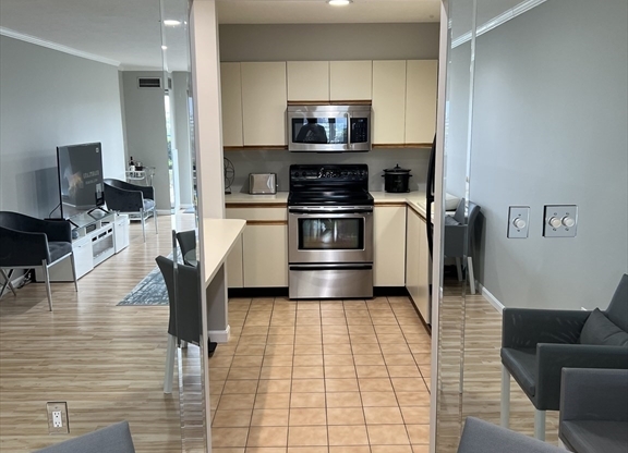 1 bed, 1.5 baths, 1,093 sqft, $3,950, Unit 105