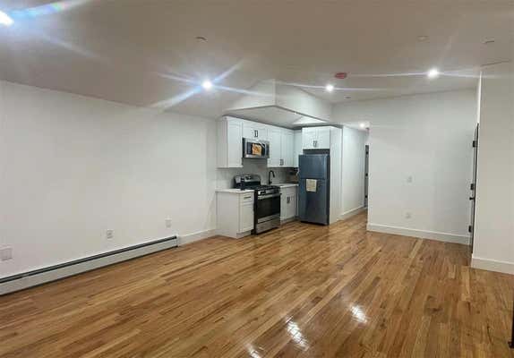 3 beds, 1 bath, 1,000 sqft, $3,400, Unit 1