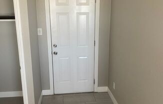 Studio, 1 bath, 322 sqft, $895, Unit 4