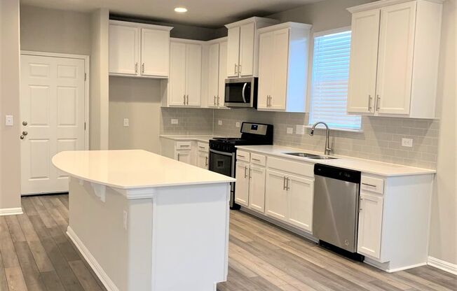 4-bedroom Home in Vistas of Austin Community- South Austin
