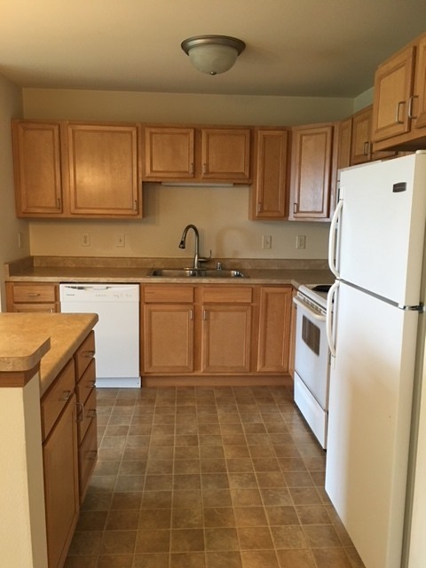 2 beds, 2 baths, 1,085 sqft, $1,300, Unit 861-106