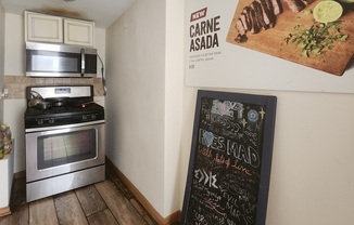 1316 W 18 ST
