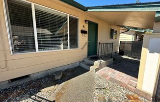 upgraded 2 bedroom 1 bath condo in downtown Puyallup