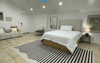 PRIVATE , FURNISHED Beverly Hills Studio Back House ! All utilities included