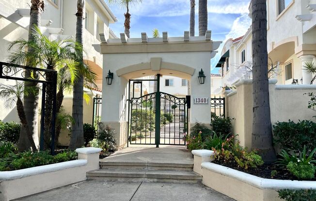 Amazing Downtown Torrance! - 3 bd / 2.5 ba Townhome