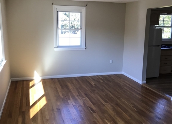 2 beds, 1 bath, 912 sqft, $1,900, Unit 53