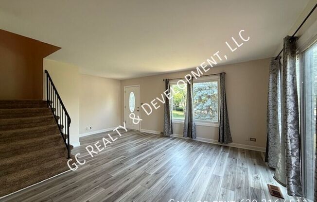 280 PADDOCK CIR