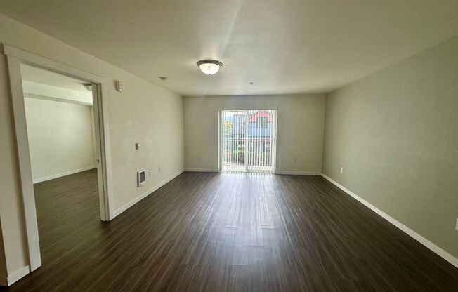 1 bed, 1 bath, 562 sqft, $1,595, Unit 303