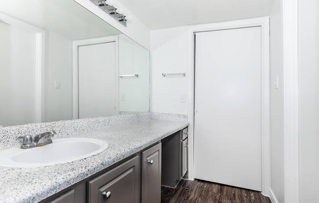 1 bed, 1 bath, 800 sqft, $1,049