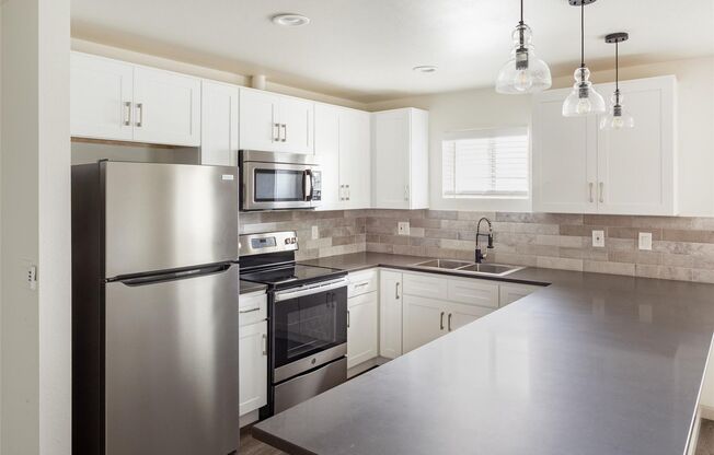 4912 Gaston