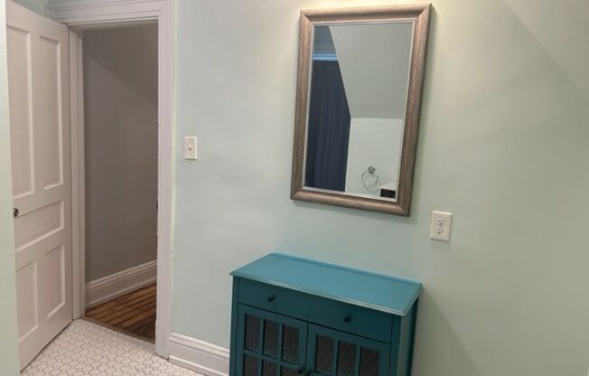 1 bed, 1 bath, 1,000 sqft, $1,375, Unit Apt 4
